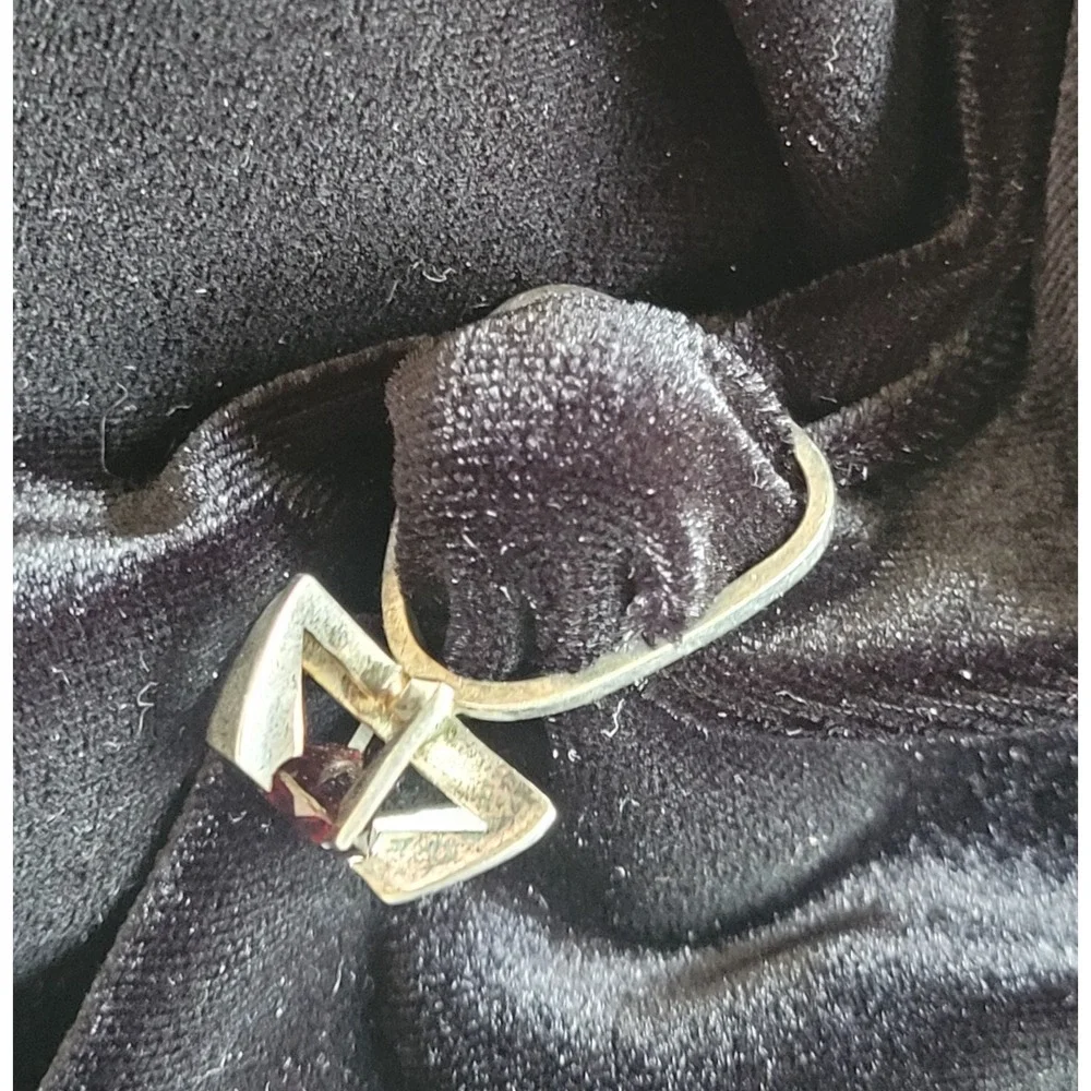 Vintage MCM Starburst Sterling Silver Red Stone Ring Garnet Funky Size 6 Triangl